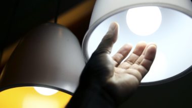 Aneel prorroga proibição de corte no fornecimento de energia para baixa renda Energia