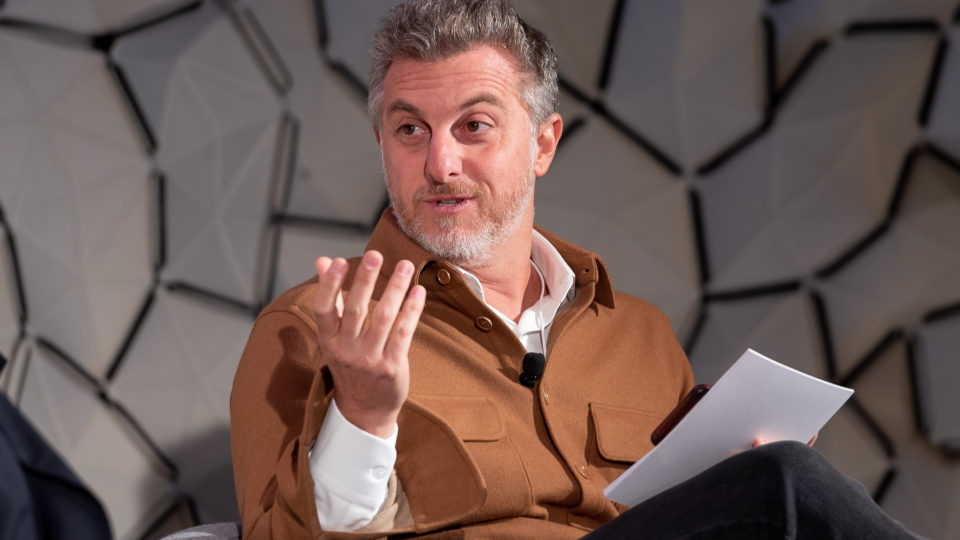 Huck diz que vai substituir Faustão e descarta concorrer à Presidência nas eleições 2022 Luciano Huck vai anunciar renovação de contrato com a TV Globo para ocupar as tardes de domingo a partir de 2022.