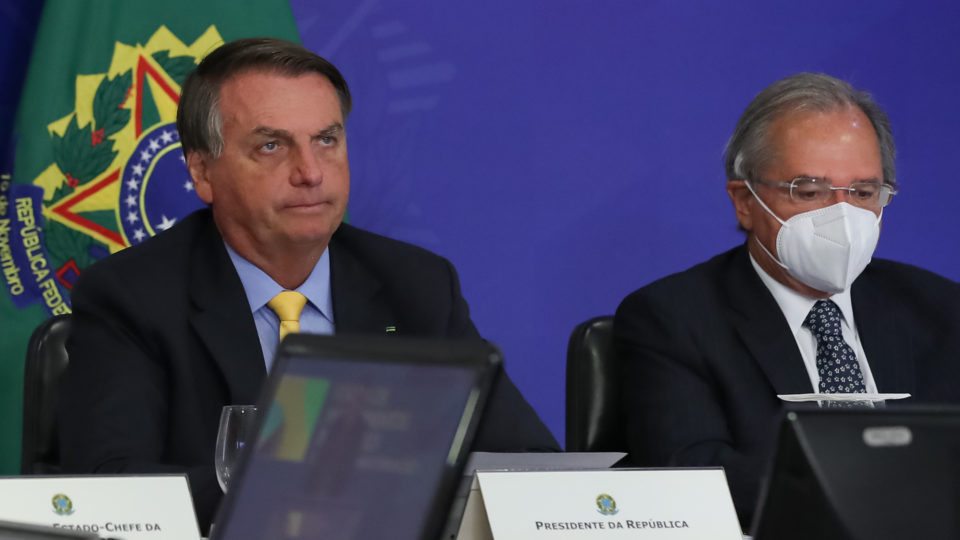 Bolsonaro paga caro por reformas ruins O presidente Jair Bolsonaro e o ministro da Economia, Paulo Guedes.