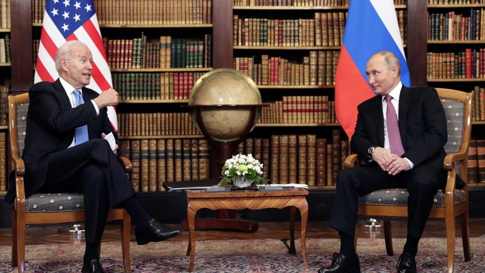 Ciberataques, armas nucleares, opositores: o que Putin e Biden discutiram durante cúpula Joe Biden, presidente dos EUA, e Vladimir Putin, presidente da Rússia, durante cúpula em Genebra, Suíça, 16 de junho