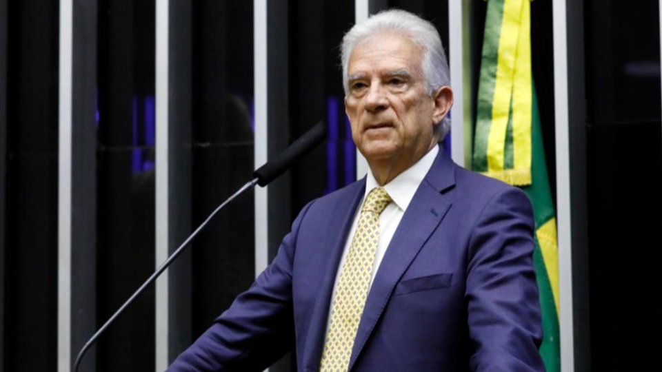 C&acirc;mara vota regime de urg&ecirc;ncia para projeto sobre pesquisas eleitorais