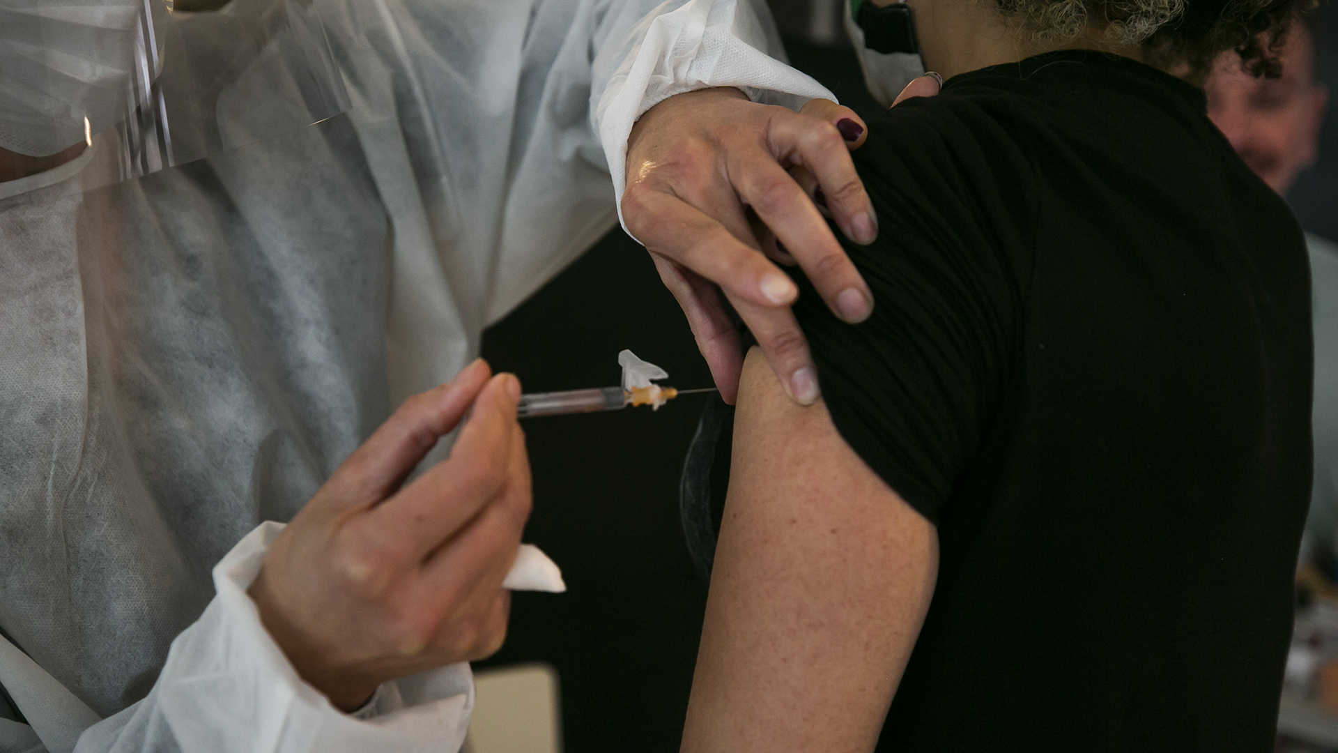 Sistema Fiep arrecada itens demandados por municípios para vacinação, além de alimentos e agasalhos