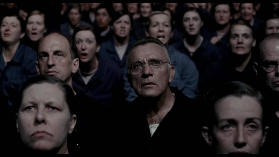 Os Dois Minutos de Ódio Os Dois Minutos de Ódio em cena do filme “1984”, baseado no livro de George Orwell.