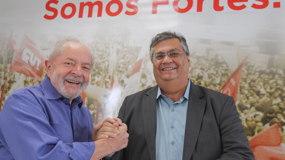 Lula e o governador do Maranhão, Flávio Dino, que anunciou sua desfiliação do PCdoB nesta quinta-feira (17).