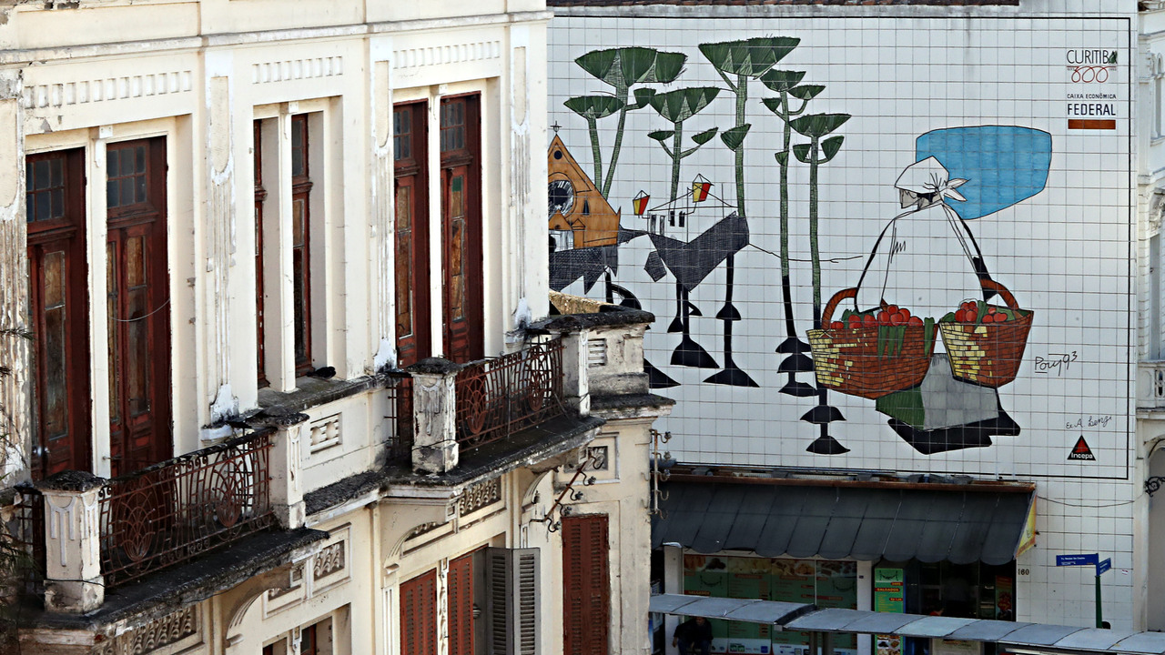 Potty Lazzarotto marca a paisagem curitibana com cerca de 30 obras espalhadas em diversos cantos e pontos turísticos.
