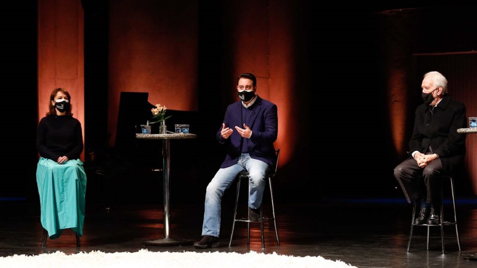 Bolsa Qualificação vai capacitar 12 mil artistas e produtores culturais no Paraná O governador Ratinho Junior, na solenidade de lançamento no Teatro Guaíra