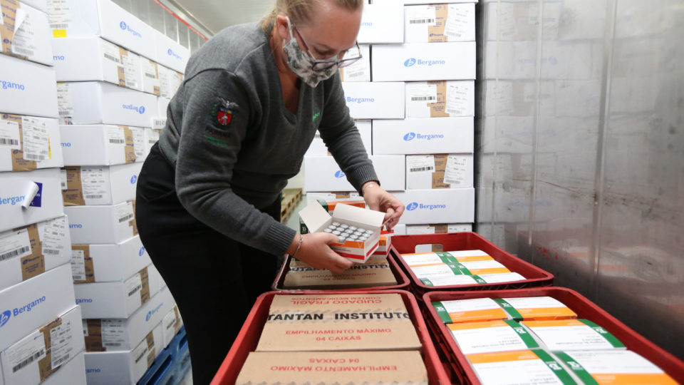 Paraná vai receber mais 348 mil doses nesta quinta-feira Paraná vai receber mais 348 mil doses nesta quinta-feira