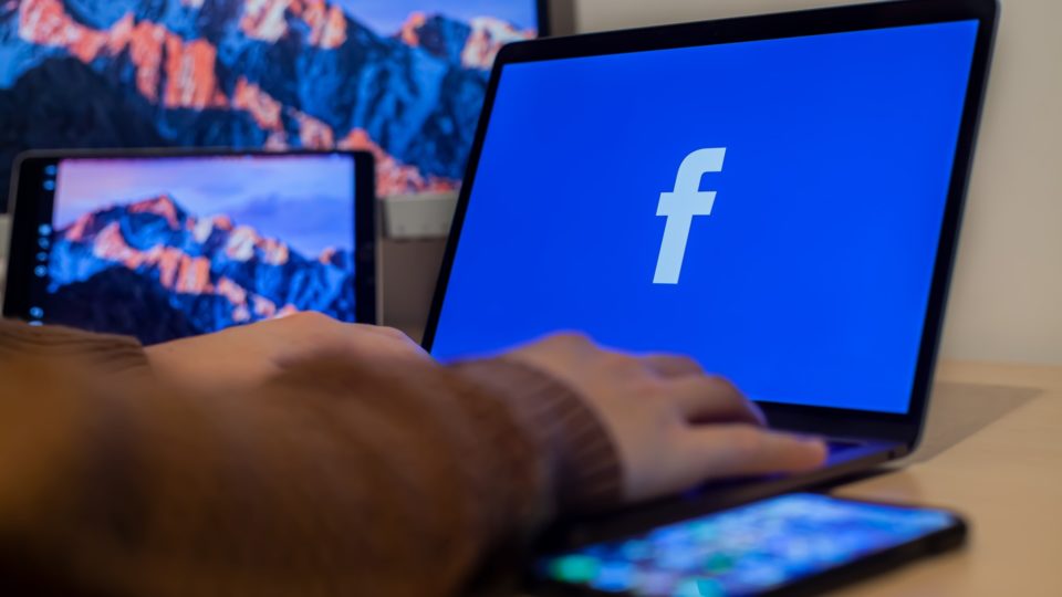 O triunfo do Zen-Fascismo: Facebook quer decidir o que é conteúdo extremista Conheça a Redirect Initiative, em que o Facebook diz combater extremismo