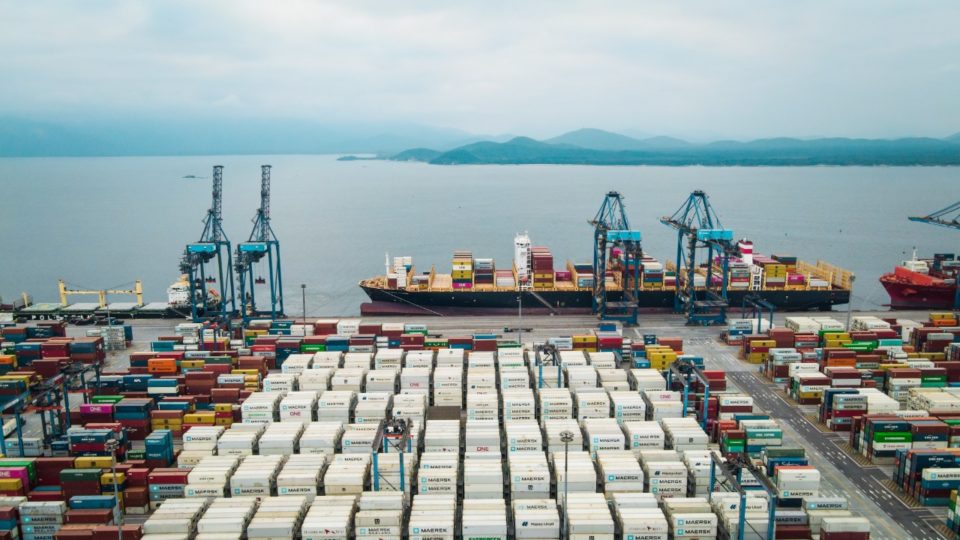 Porto de Paranaguá tem novo recorde na movimentação de contêineres TCP