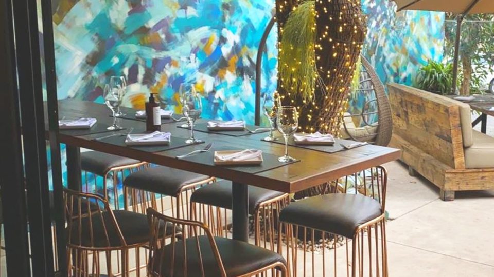 Decreto é renovado e restaurantes de Curitiba seguem abertos no domingo Restaurante aberto