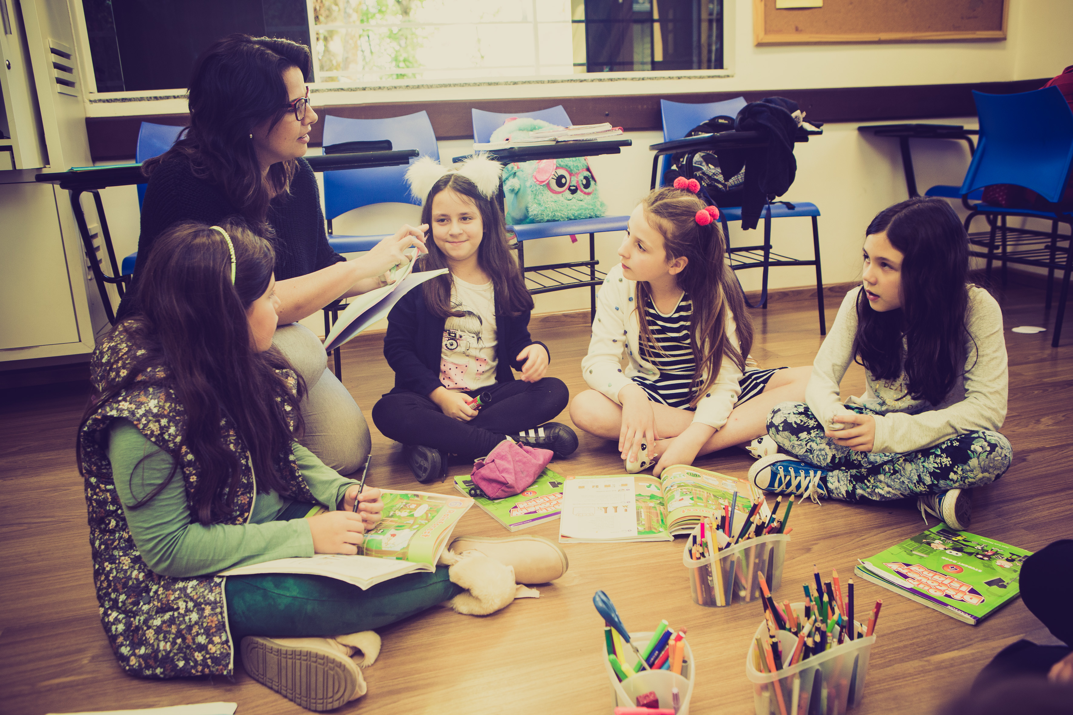 Escolher atividades que seus filhos gostem e que os faça aprender é essencial para o desenvolvimento.