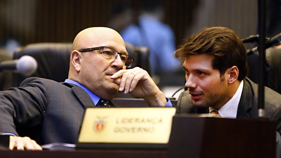 Filiação de Alckmin e possível federação com o PT causam debandada no PSB do Paraná Os deputados Romanelli e Tiago Amaral, de saída do PSB