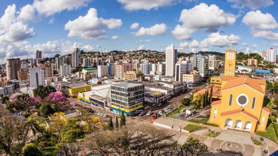Pato Branco abre seleção de nível médio e superior Pato Branco tem cerca de 81 mil habitantes e está localizada no sudoeste do estado
