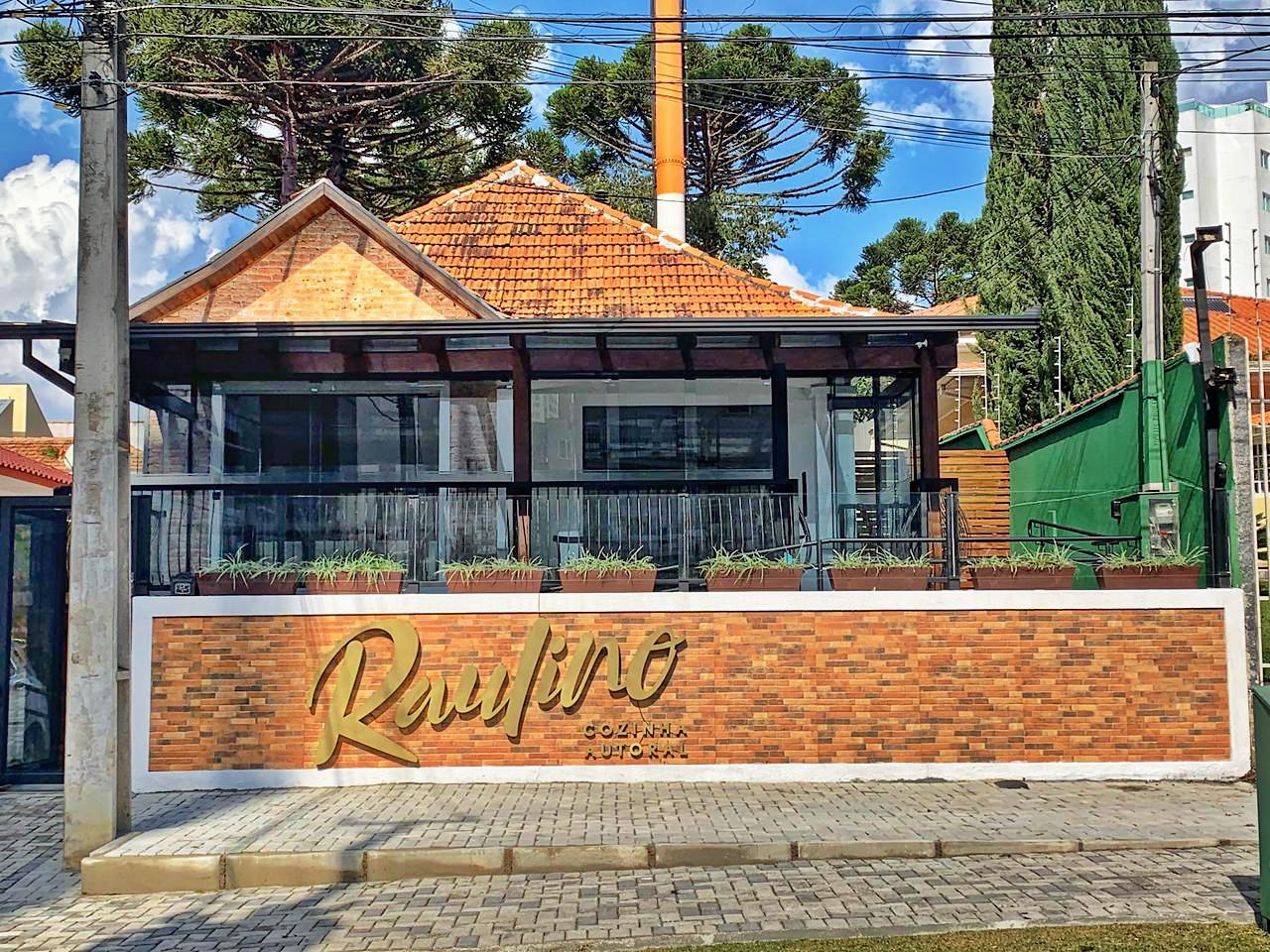 O restaurante Raulino Cozinha Autoral acaba de ser inaugurado no Cabral. O restaurante Raulino Cozinha Autoral acaba de ser inaugurado no Cabral.