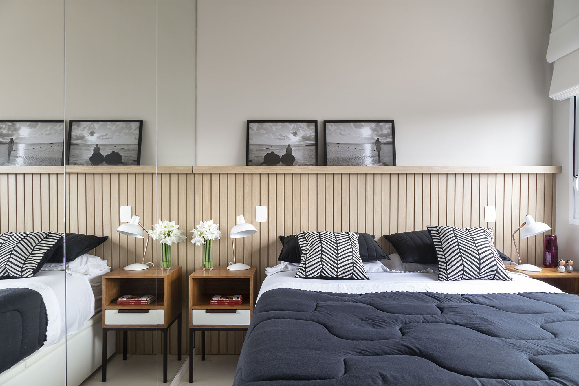 Tons neutros foram a escolha para móveis e decoração do quarto de casal. Tons neutros foram a escolha para móveis e decoração do quarto de casal.