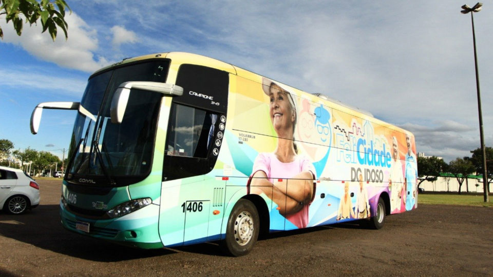 Covid: Cascavel tem linha de ônibus só para levar idosos para tomar 2ª dose da vacina Covid: Cascavel tem linha de ônibus só para levar idosos para tomar 2ª dose da vacina