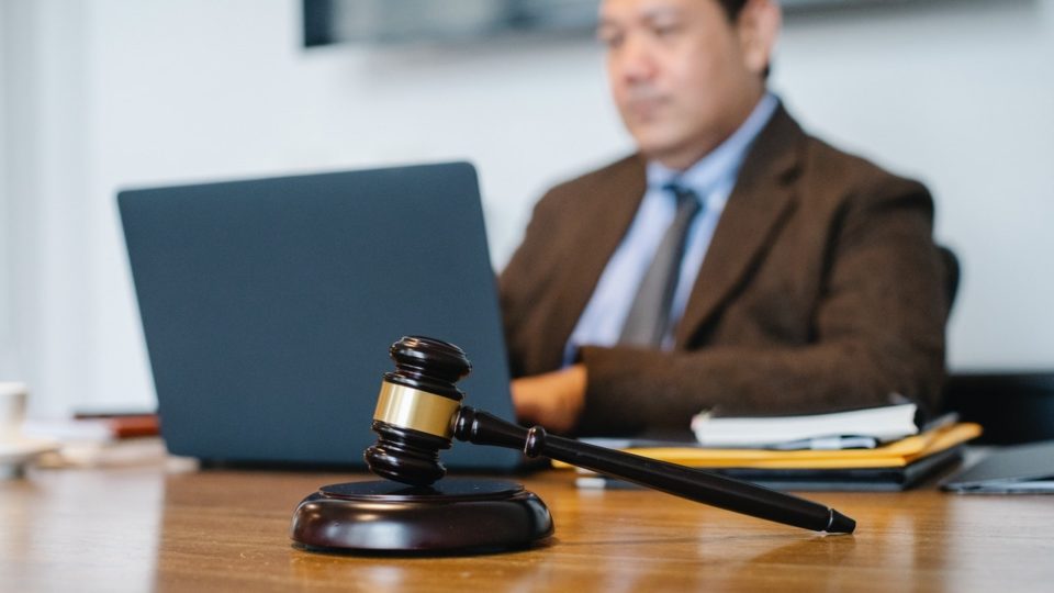 Lei amplia punição para invasão de computadores Crime de invasão de dispositivo computacional