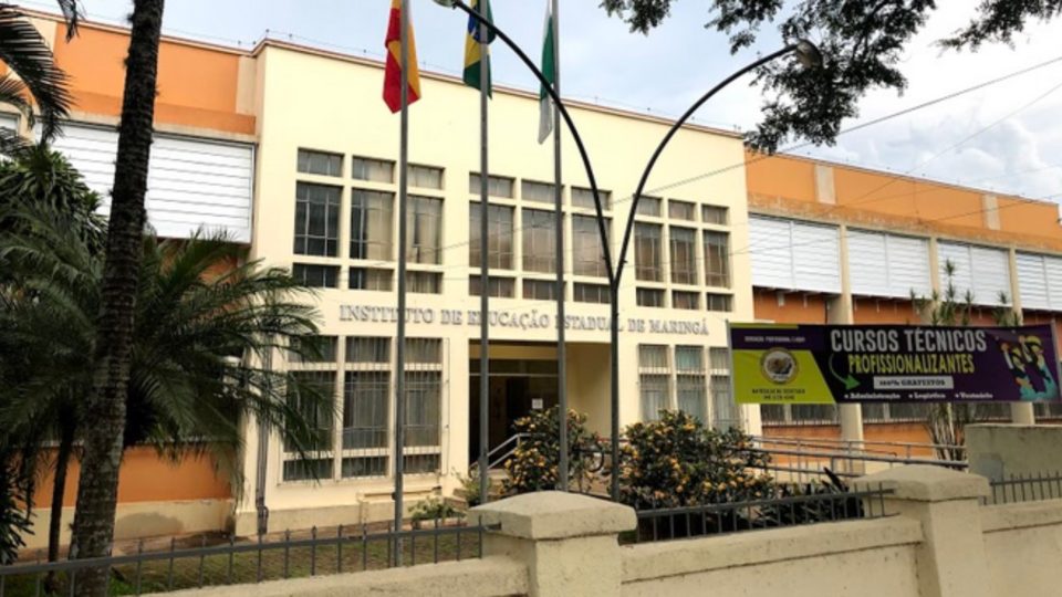 Professor chama Bolsonaro de genocida, aluna rebate e acaba “silenciada” em aula online Vista externa do Instituto de Educação Estadual de Maringá.