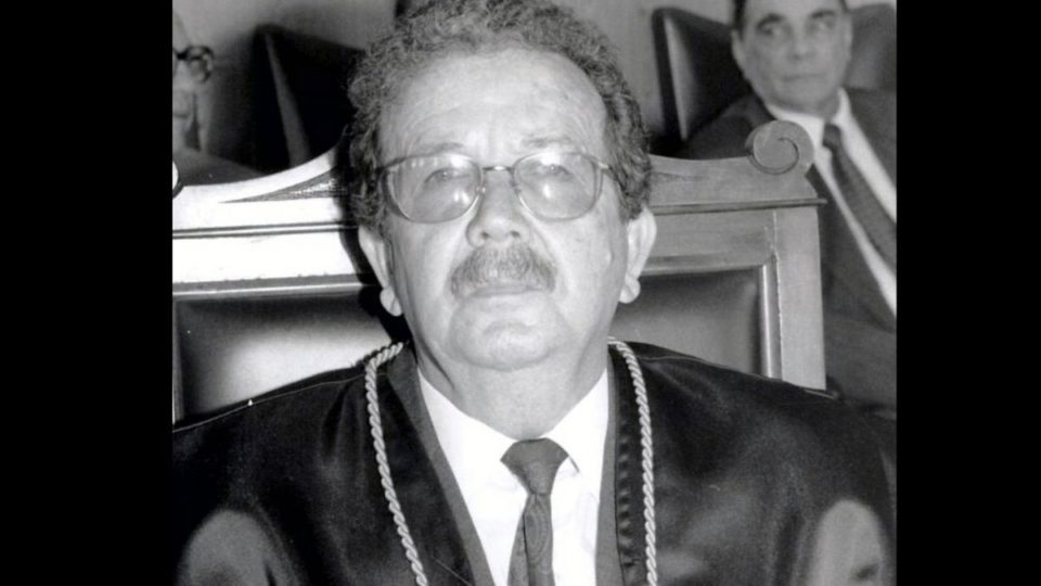 Morre o desembargador aposentado Jeorling Joely Cordeiro Clève Desembargador Jeorling Joely Cordeiro Clève.