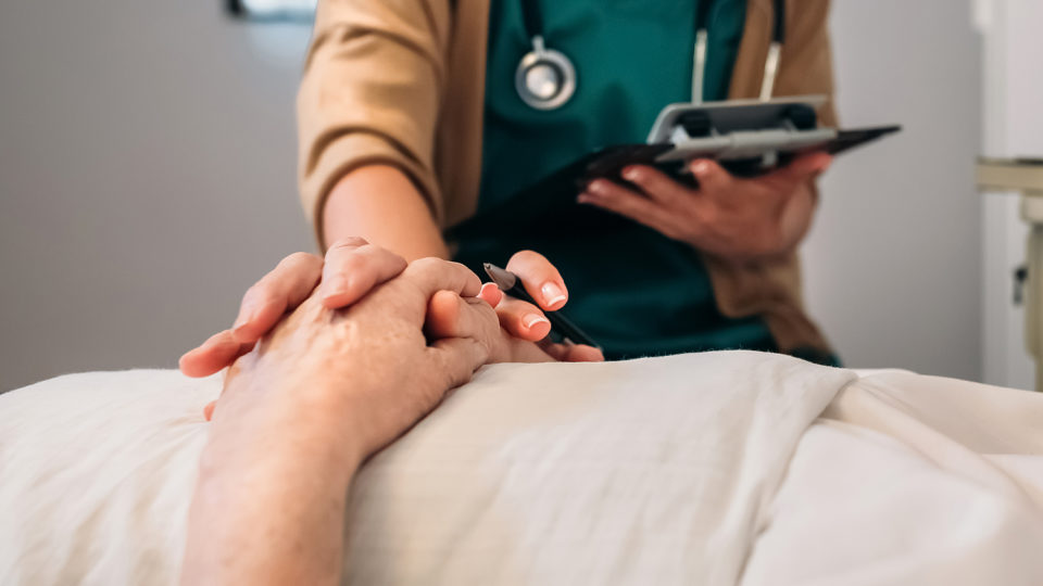 Espanha legaliza a eutanásia, mas lei é questionada por “forçar” pacientes a morrer Eutanásia