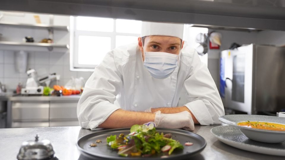Como atrair mais clientes usando os cinco sentidos do chamado marketing sensorial Aroma de comida