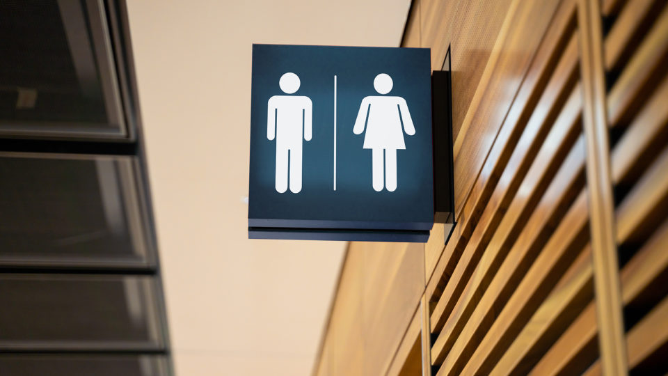 Supremo dos EUA se recusa a avaliar uso do banheiro por trans em escolas Supremo dos EUA se recusa a avaliar uso do banheiro por trans em escolas