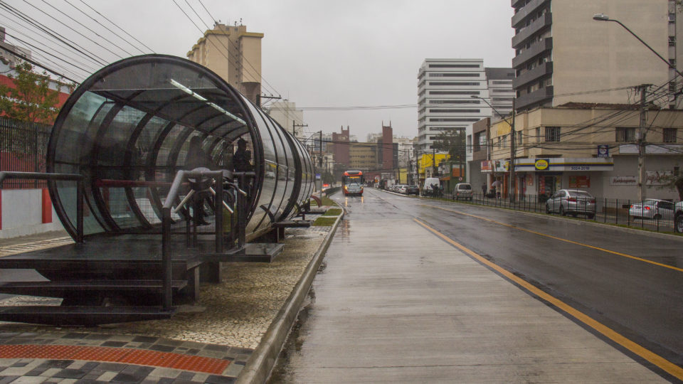 Estações-tubo Morretes, no Portão, são reabertas após obras do Ligeirão As estações-tubo Morretes, na Avenida República Argentina, no Portão, foram reabertas nesta segunda-feira (28/6) após passarem por obras. Foto: SMOP/ Divulgação