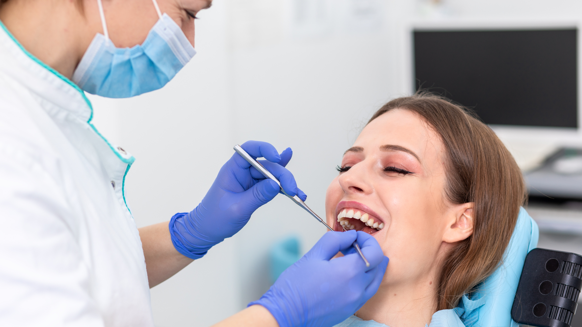 Além de medidas preventivas, manter regularidade nos atendimentos especializados é fundamental para combater os problemas dentários.