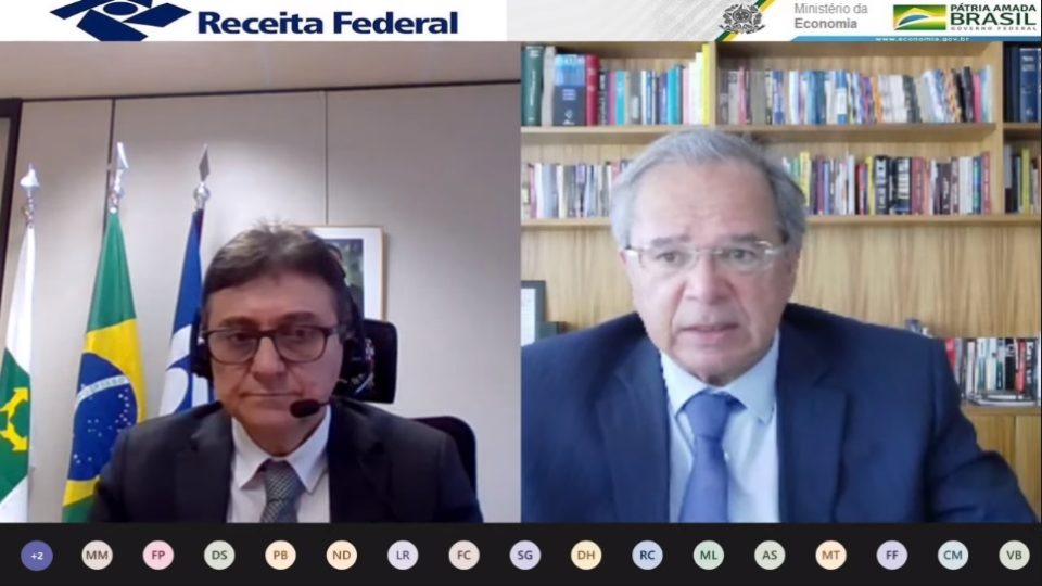 Alíquota do IRPJ pode cair 5 pontos porcentuais já em 2022, diz Paulo Guedes Ministro da Economia, Paulo Guedes (à direita), durante a coletiva de imprensa