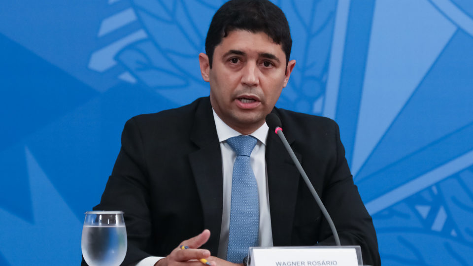 CGU descarta sobrepreço, mas Saúde decide cancelar contrato da Covaxin Ministro da Controladoria-Geral da União, Wagner Rosário.