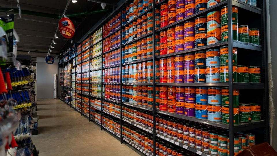 A Nichele Materiais para Construção possui tudo o que você precisa para pintar sua casa.