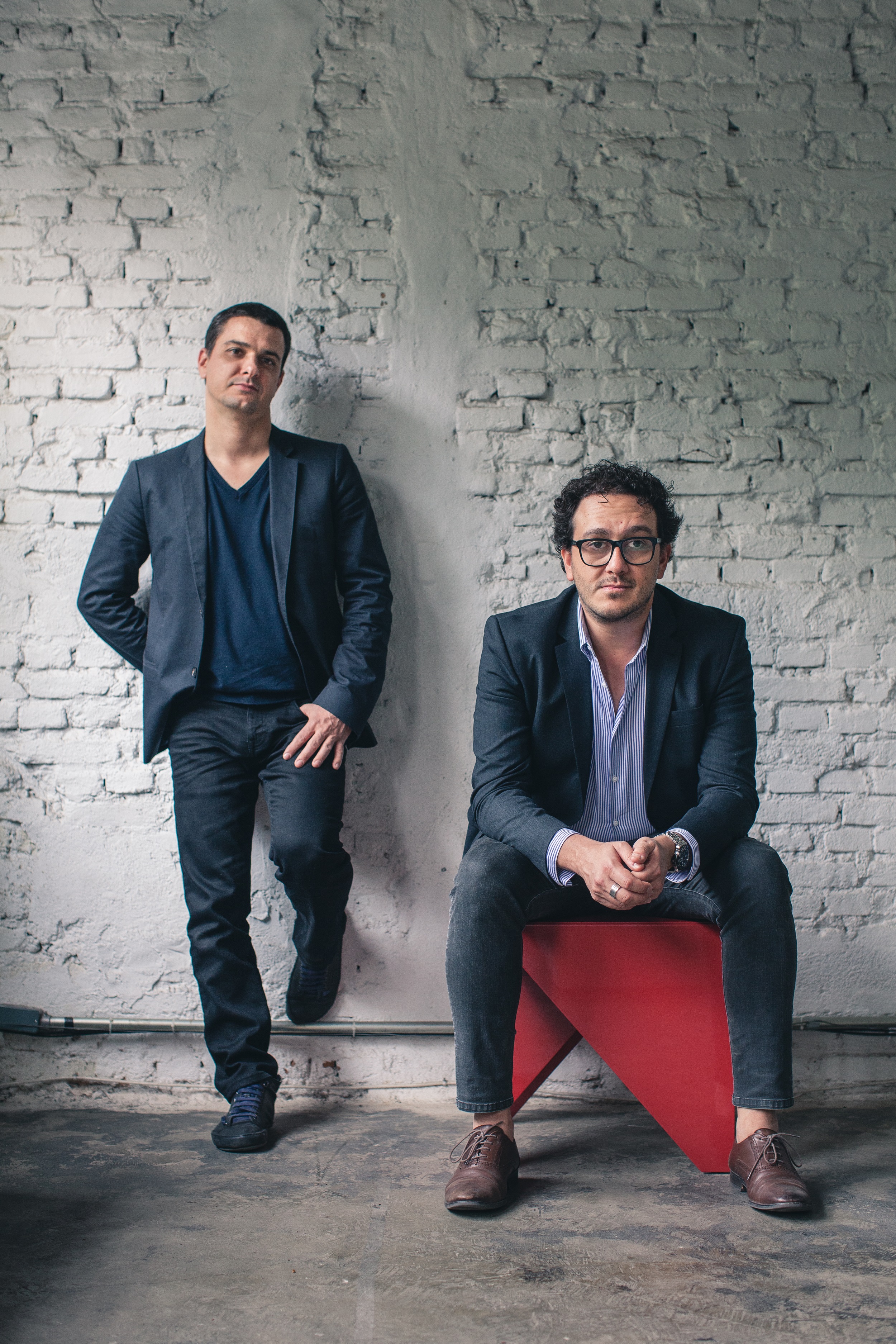 Flavio Borsato e Maurício Lamosa, arquitetos e proprietários do Estudiobola. Flavio Borsato e Maurício Lamosa, arquitetos e proprietários do Estudiobola.
