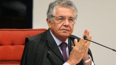 “Não se agradece com a capa”, diz Marco Aurélio em recado a substituto no STF marco-aurelio