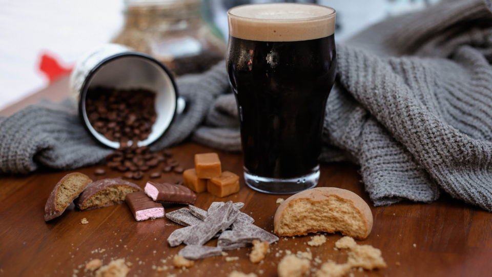 Festivais de comidas e bebidas: quentão, empanadas e cerveja Stout comidas e bebidas de inverno