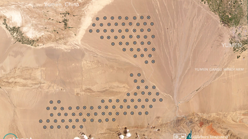 China está construindo mais de 100 silos de mísseis, indicam imagens de satélite Área onde estão sendo construídos os silos de mísseis balísticos intercontinentais, em Yumen, na China