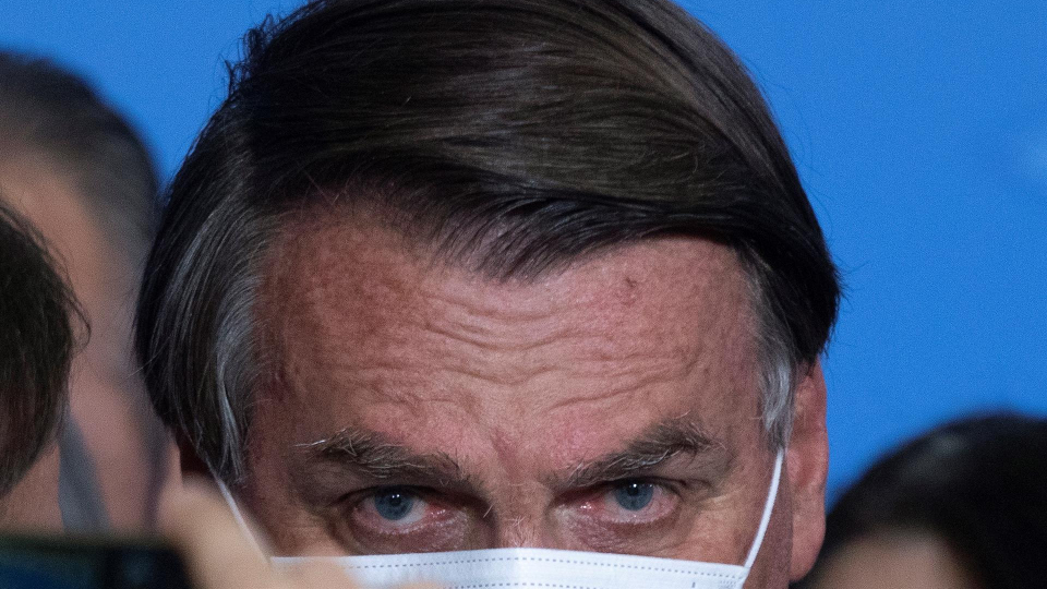 É negacionismo comemorar derrubada de vídeos de Jair Bolsonaro no YouTube inquérito