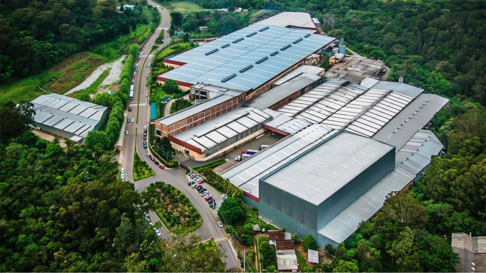 Produção da Sierra Móveis é feita de forma sustentável em um parque fabril de 80 mil m².