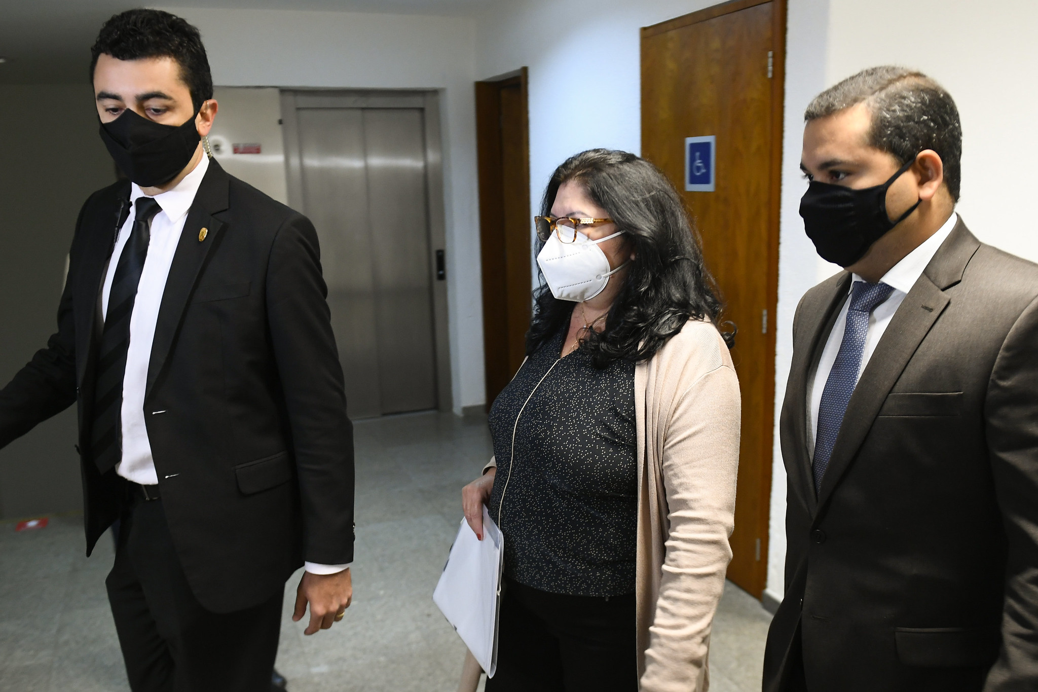 A servidora Regina Célia, em sua chegada ao Senado