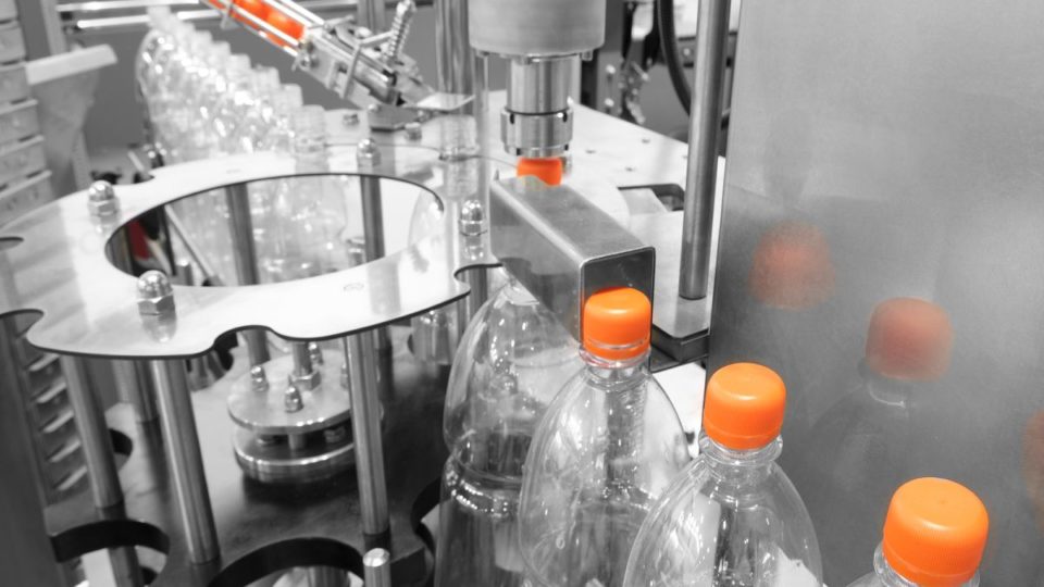 Ferramenta diminui em 80% desperdício de líquidos no envase de bebidas Indústria bebidas