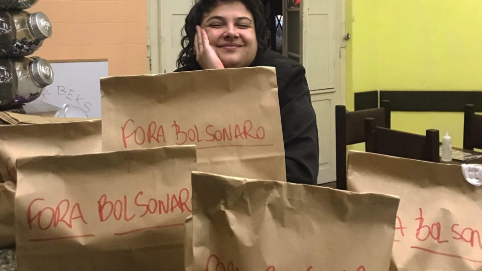 Torresmo com gosto de Lula Tradicional boteco curitibano tenta escapar da falência apostando na polarização política e no bar como um antro de “resistência”.