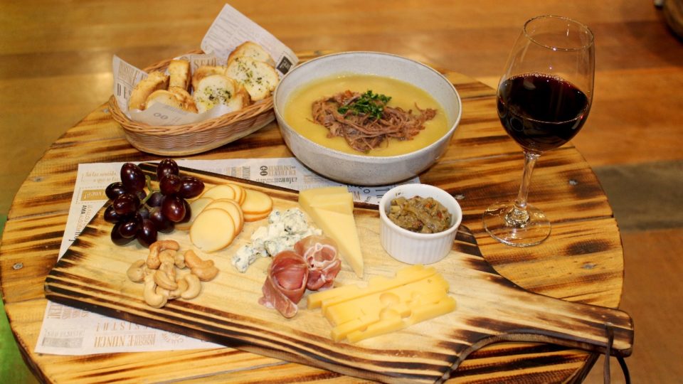 Festival de Inverno do La Baguette tem combos de sopa, frios e vinho Festival de Inverno La Baguette
