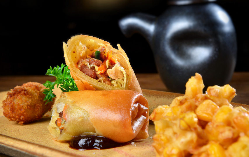 Tokyo Milano, novo japonês que chega para disputar com os melhores Croquete de siri, Harumaki de pato ao molho gengibre e shoyu e Tempura de milho verde – uma das composições do Full Menu Experience do Tokyo Milano.