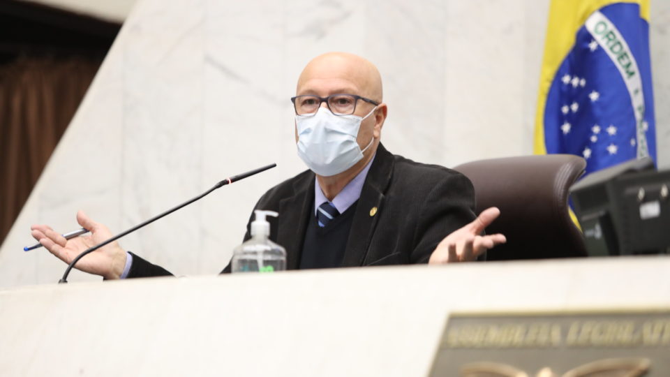 Deputados se dizem escanteados nas negociações do pedágio O secretário-geral da Assembleia, Luiz Cláudio Romanelli diz que a Casa foi tirada do debate.