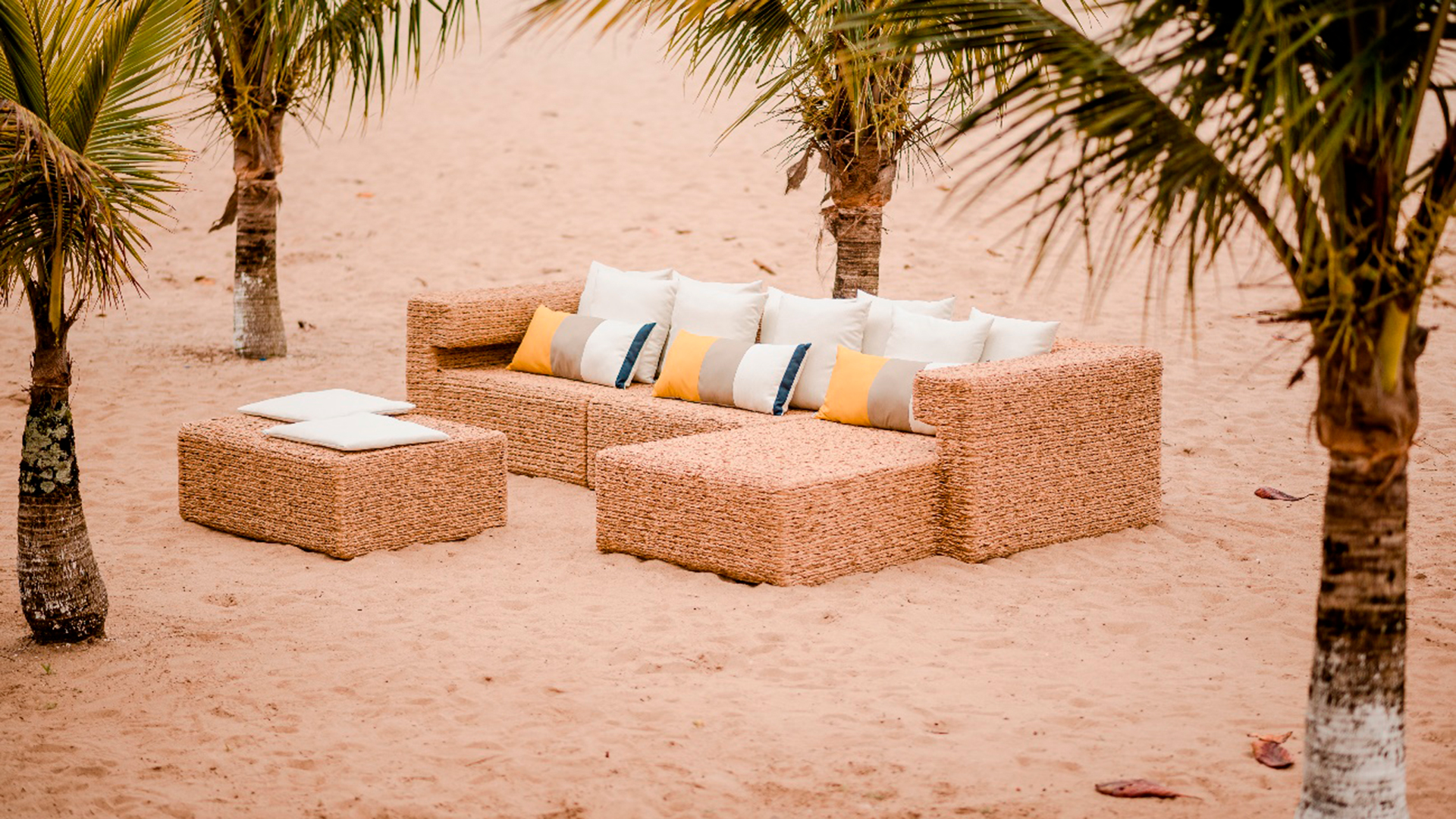 O sofá modular Blocos garante elegância e conforto para os ambientes externos.