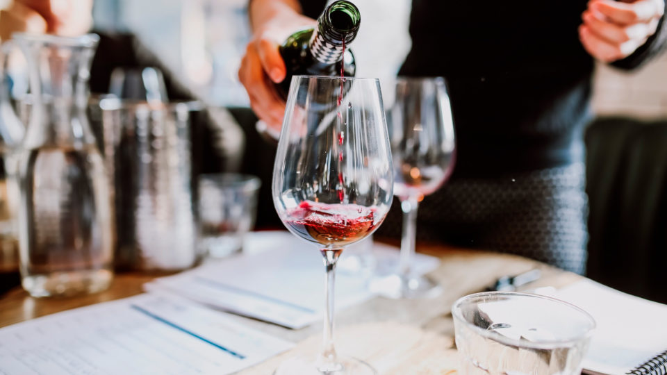 Dicas para a deliciosa tarefa de degustar (e falar) sobre vinhos.