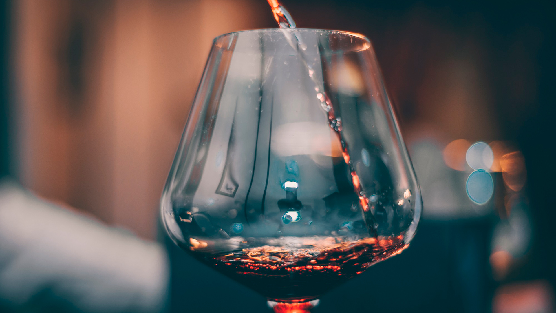 Dicas para entender o mundo dos vinhos na teoria e na prática.