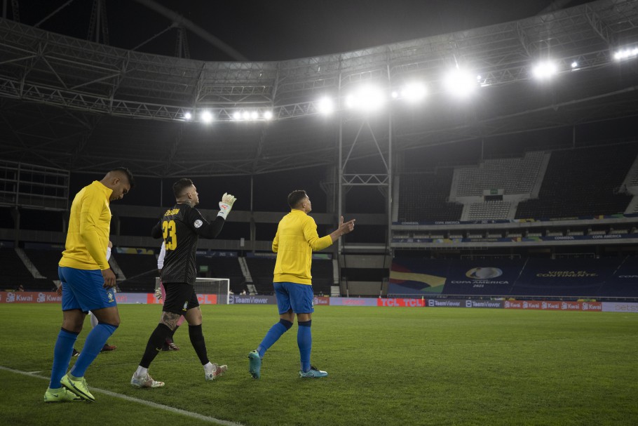 Justiça arquiva caso envolvendo camisa 24 da seleção brasileira e descarta multa à CBF