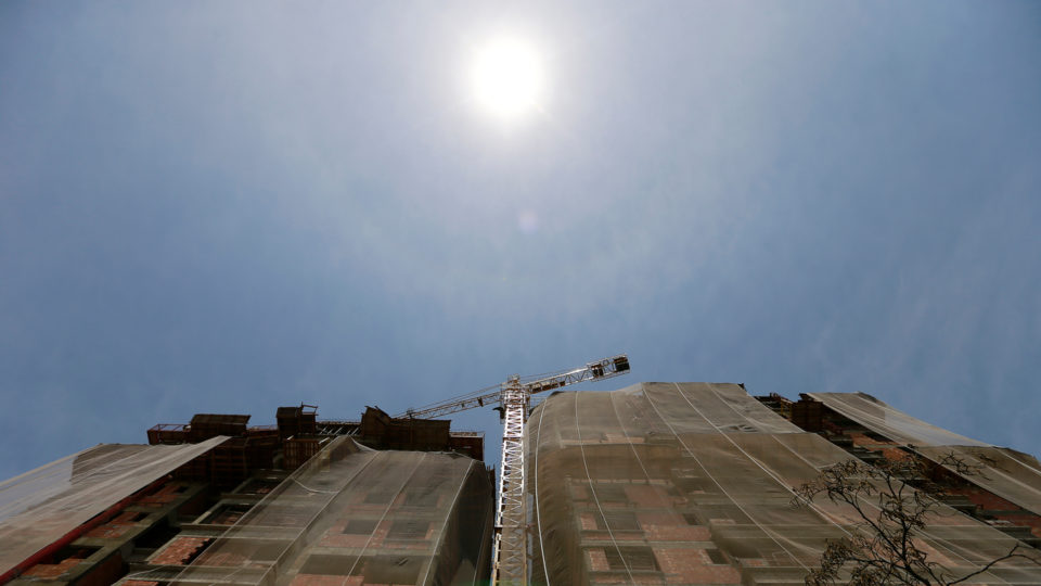 País deve ter maior crescimento do PIB em 11 anos com retomada desigual entre os setores A construção civil está entre os setores que puxam para cima o crescimento econômico em 2021. Mas a expansão brasileira é desigual, e ainda há áreas em retração.