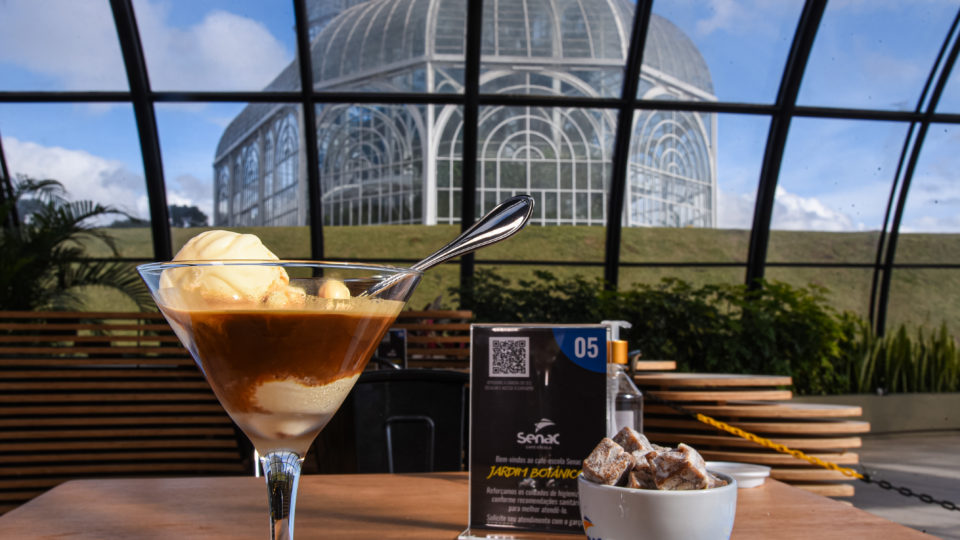 Café do Jardim Botânico de Curitiba está funcionando e com direito a quitutes paranaenses café jardim botânico