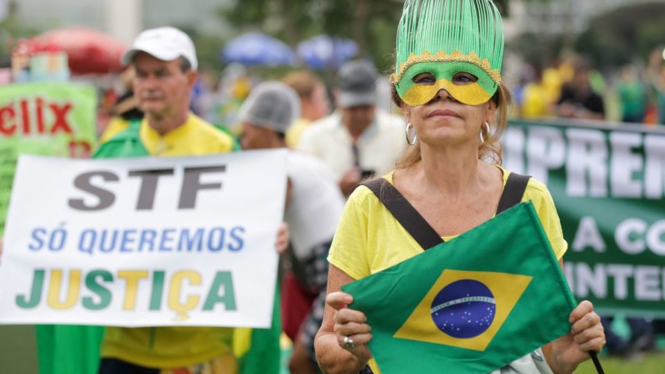 Não há democracia quando a lei pende só para um lado lei